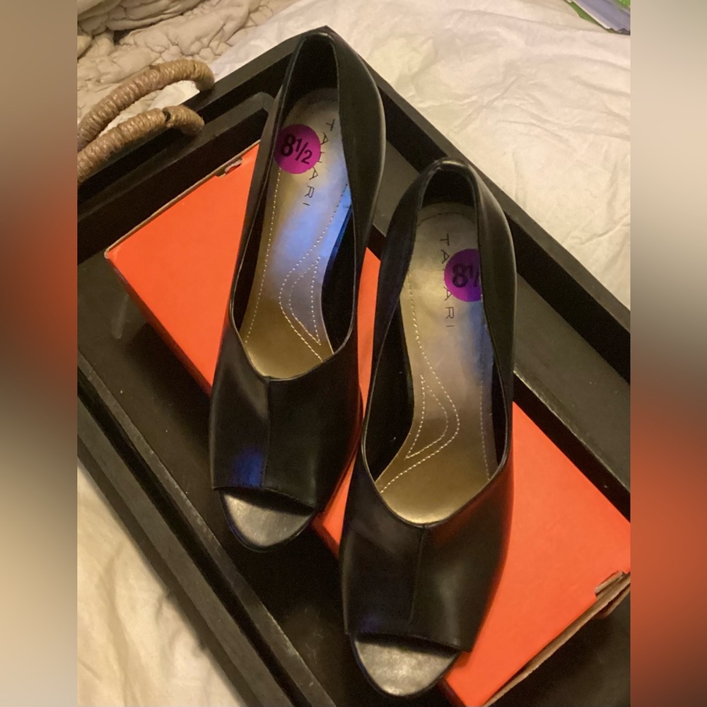 Tahari Walden Leather Peep-toe Pumps, Black, Size 8 1/2M, New